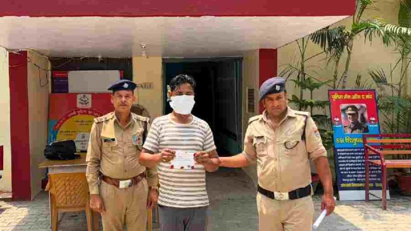 आपरेशन प्रहार के तहत कोतवाली विकासनगर पुलिस की गिरफ्त में आया शातिर नशा तस्कर, अभियुक्त के कब्जे से लगभग 3 लाख रू0 से अधिक मूल्य की अवैध स्मैक बरामद
