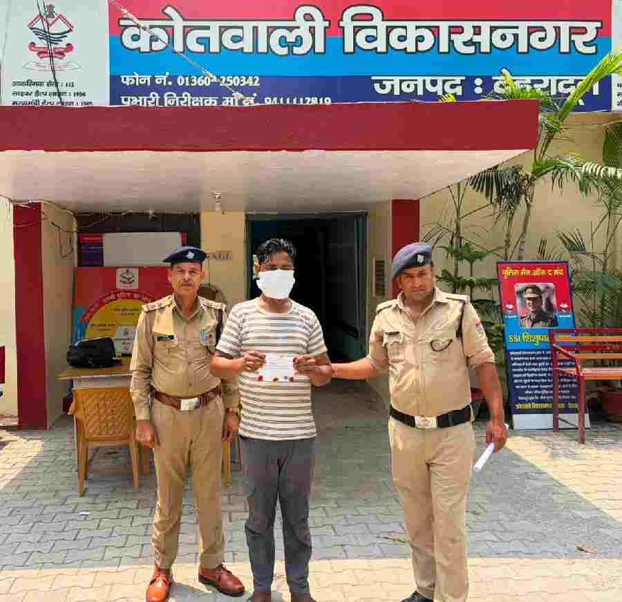आपरेशन प्रहार के तहत कोतवाली विकासनगर पुलिस की गिरफ्त में आया शातिर नशा तस्कर, अभियुक्त के कब्जे से लगभग 3 लाख रू0 से अधिक मूल्य की अवैध स्मैक बरामद