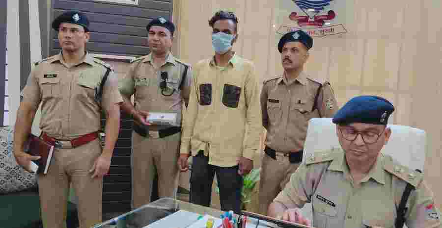 दून पुलिस ने सोशल मीडिया पर दहशत फैलाने की साजिश की नाकाम, उत्तराखण्ड के सभी थानों को बम विस्फोट की धमकी देने वाले अभियुक्त को किया गिरफ्तार
