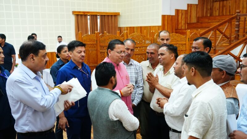मुख्यमंत्री ने मुख्यमंत्री कैंप कार्यालय में सुनीं जन समस्याएं, जन समस्याओं का प्राथमिकता के आधार पर शीघ्र समाधान सुनिश्चित करने के दिए निर्देश