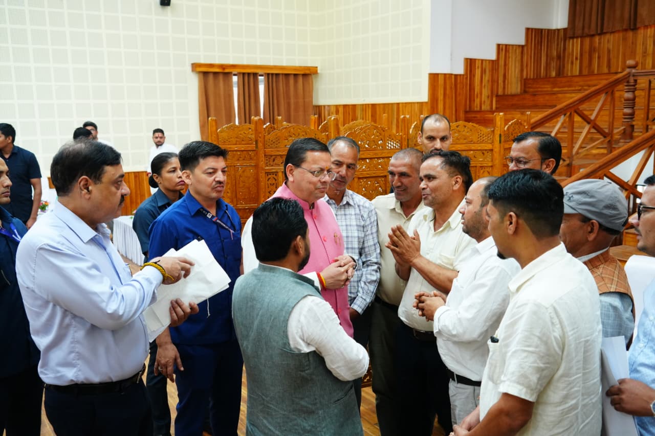 मुख्यमंत्री ने मुख्यमंत्री कैंप कार्यालय में सुनीं जन समस्याएं, जन समस्याओं का प्राथमिकता के आधार पर शीघ्र समाधान सुनिश्चित करने के दिए निर्देश