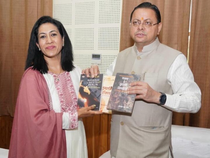 मुख्यमंत्री धामी से साहित्यकार एवं इंडो-जर्मन सांस्कृतिक संबंधों के क्षेत्र में सक्रिय डॉ. योजना साह जैन ने की शिष्टाचार भेंट
