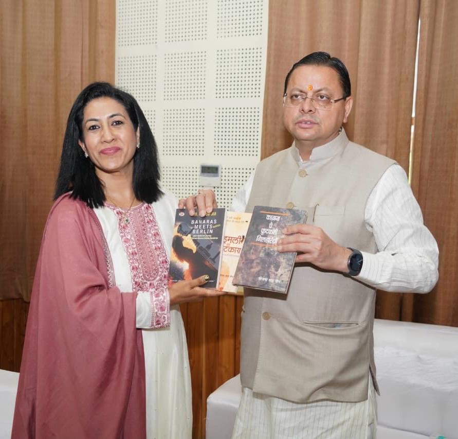 मुख्यमंत्री धामी से साहित्यकार एवं इंडो-जर्मन सांस्कृतिक संबंधों के क्षेत्र में सक्रिय डॉ. योजना साह जैन ने की शिष्टाचार भेंट