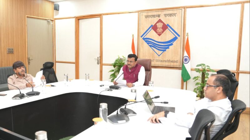 मुख्य सचिव आनन्द बर्द्धन ने जिलाधिकारियों के साथ बैठक के दौरान शिक्षा विभाग के तहत पीएम पोषण एवं समग्र शिक्षा की समीक्षा की