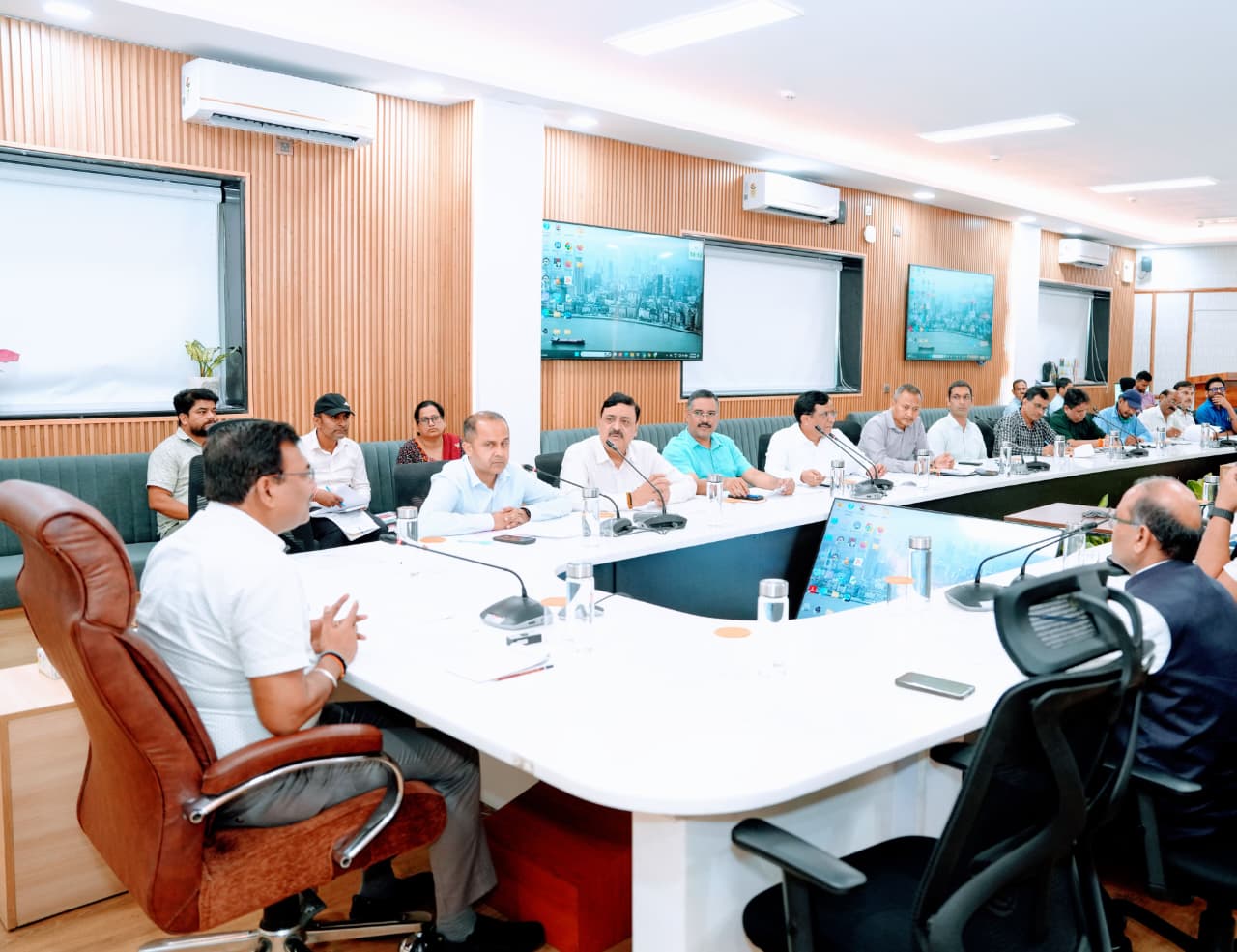 प्रदेशभर में स्वतंत्रता दिवस का हो भव्य आयोजनः मुख्य सचिव, राज्य एवं जनपद स्तरीय खेल प्रतियोगिताएं हों आयोजित