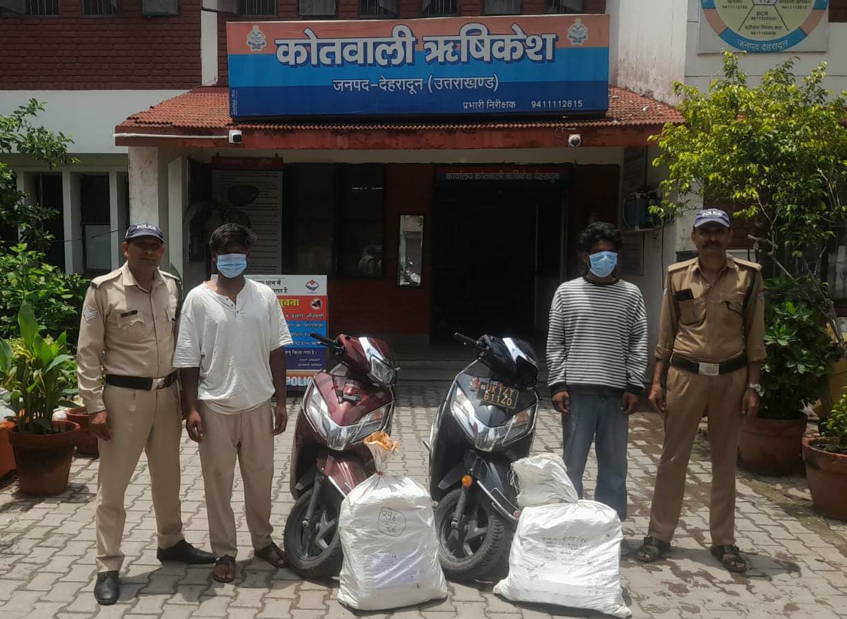 नशा तस्करों पर दून पुलिस की ताबड़तोड़ कार्यवाही, अवैध मादक पदार्थों/शराब के साथ 7 नशा तस्करों को अलग-अलग थाना क्षेत्रों से पुलिस ने किया गिरफ्तार
