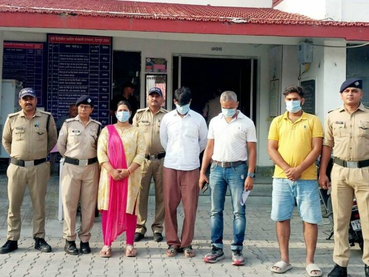 सार्वजनिक स्थान पर आपस में मारपीट कर लोक शांति भंग करने वाले 4 व्यक्तियों को पुलिस ने किया गिरफ्तार, एमडीडीए द्वारा सीलिंग की कार्यवाही के दौरान एक दूसरे के साथ कर रहे थे मारपीट