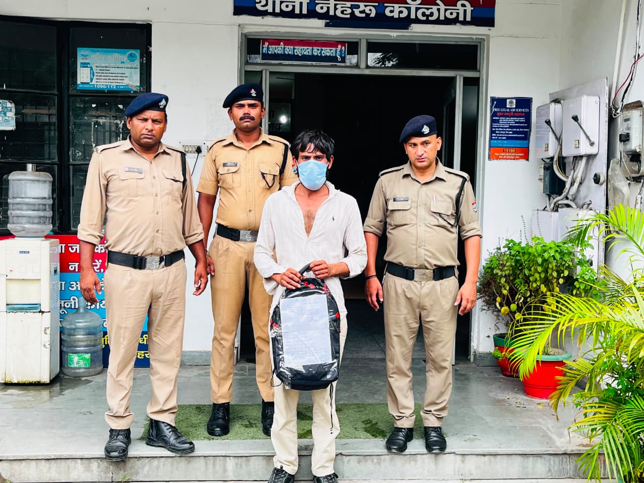 भारी मात्रा में अवैध मादक पदार्थो के साथ 5 नशा तस्करों को दून पुलिस ने किया गिरफ्तार, अभियुक्तों के कब्जे से 30 लाख रू से अधिक मूल्य की स्मैक तथा 500 ग्राम चरस हुई बरामद