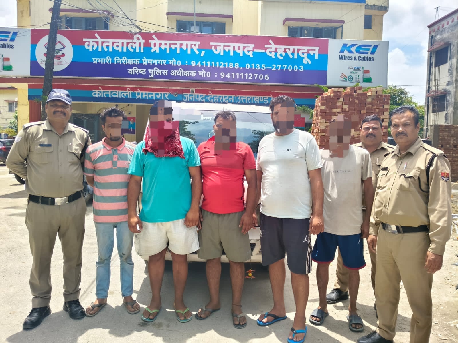 सार्वजनिक स्थान पर हुड़दंग करने वालो को दून पुलिस ने पढ़ाया कानून का पाठ, 5 लोगो को किया गिरफ्तार