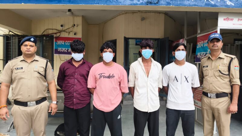 सार्वजनिक स्थान पर लडाई झगडा कर लोक शान्ति भंग करने वालों को दून पुलिस ने पढाया कानून का पाठ, 4 अभियुक्तों को किया गिरफ्तार