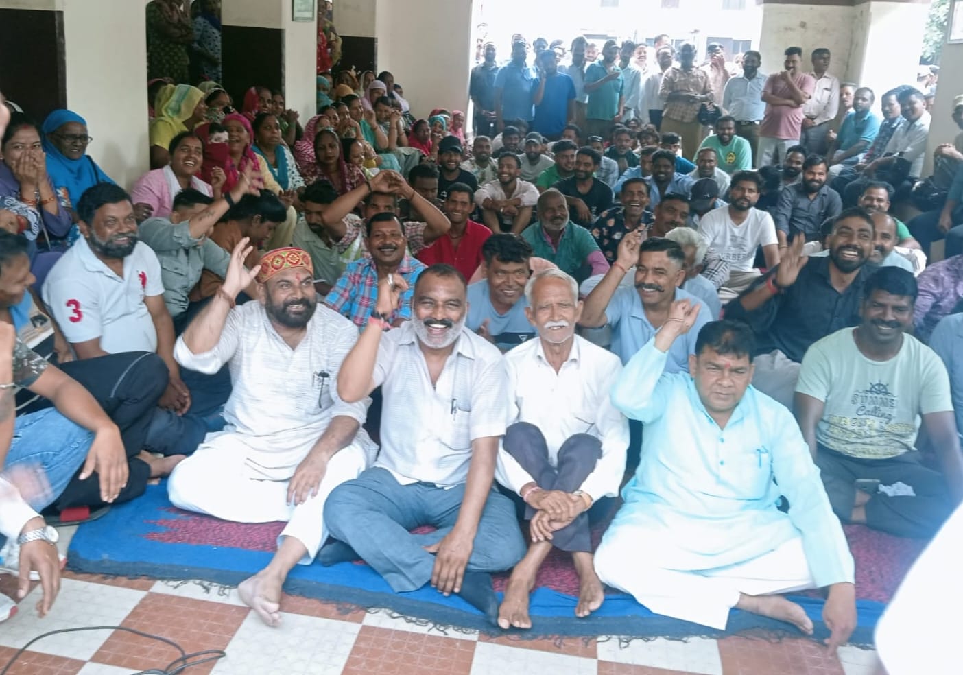 राष्ट्रीय सफाई कर्मचारी मजदूर यूनियन के तत्वाधान में सफाई कर्मचारियों का नगर निगम में धरना 10 वें दिन भी जारी