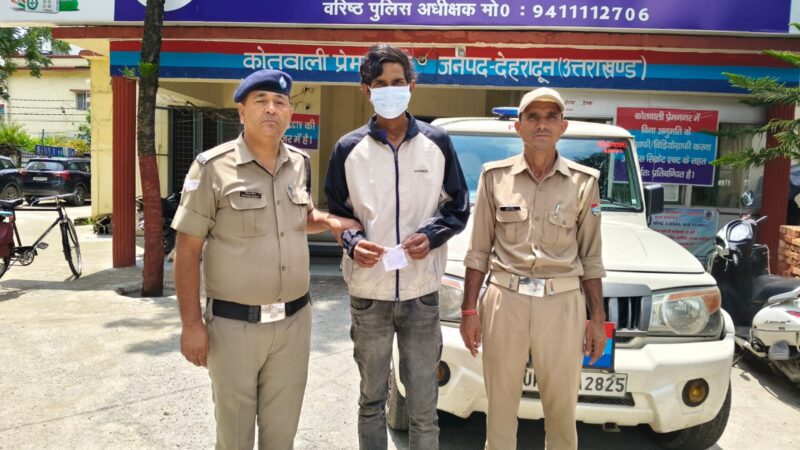 मादक पदार्थो की तस्करी में लिप्त 1 नशा तस्कर आया दून पुलिस की गिरफ्त में, अभियुक्त के कब्जे से 2 लाख रु० की अवैध स्मैक हुई बरामद