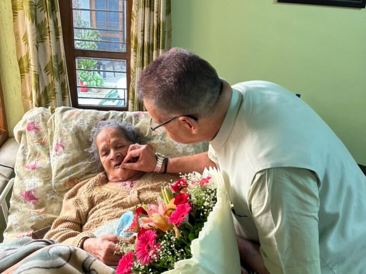 गुरु पूर्णिमा पर कैबिनेट मंत्री गणेश जोशी ने अपनी माता, गुरुजनों एवं संतों का लिया आशीर्वाद, कहा– मां ही जीवन की प्रथम गुरु
