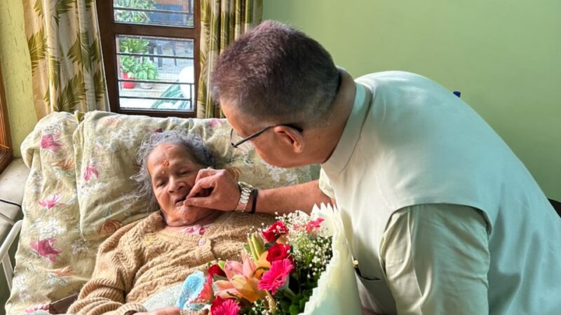गुरु पूर्णिमा पर कैबिनेट मंत्री गणेश जोशी ने अपनी माता, गुरुजनों एवं संतों का लिया आशीर्वाद, कहा– मां ही जीवन की प्रथम गुरु