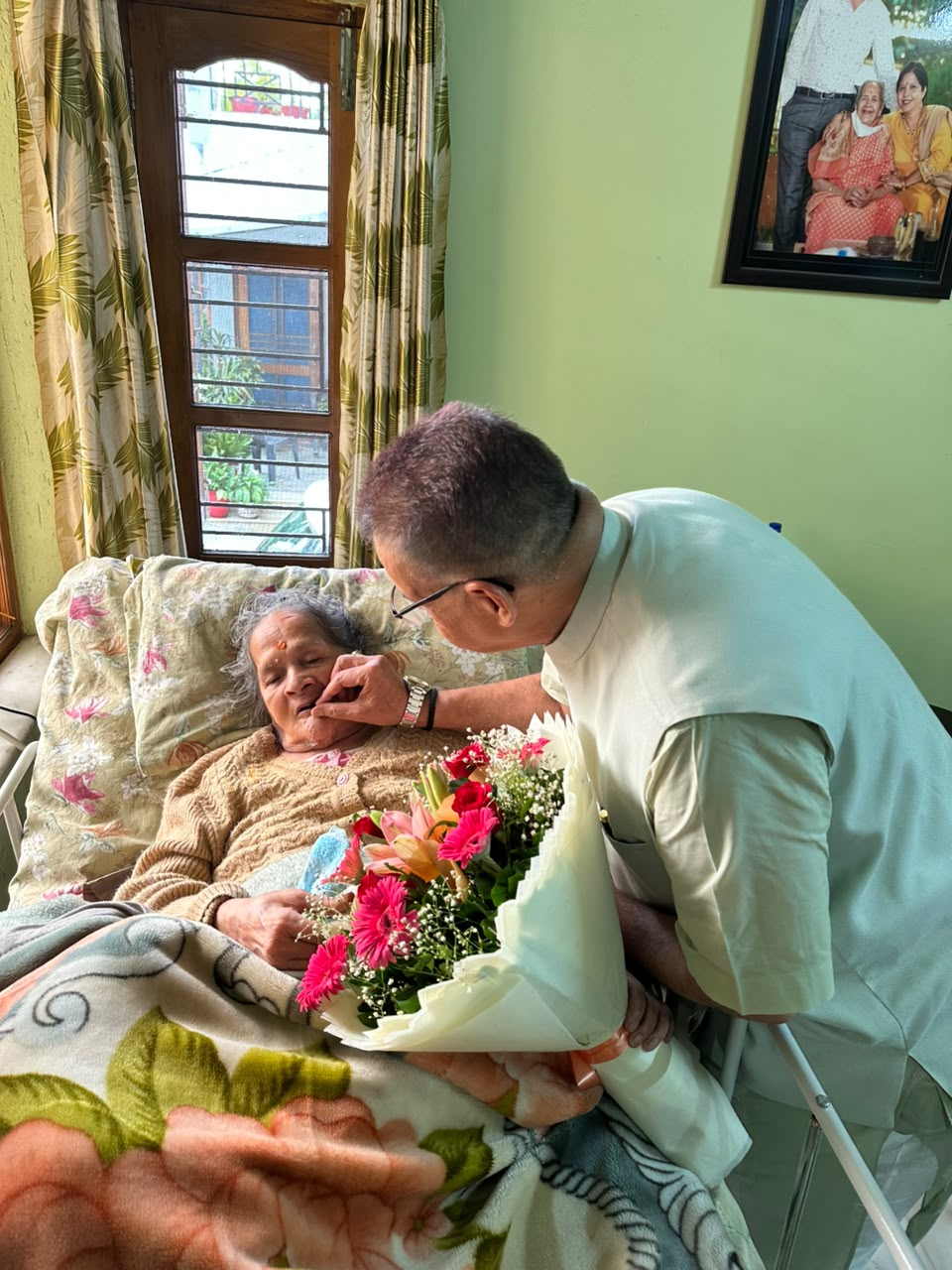 गुरु पूर्णिमा पर कैबिनेट मंत्री गणेश जोशी ने अपनी माता, गुरुजनों एवं संतों का लिया आशीर्वाद, कहा– मां ही जीवन की प्रथम गुरु
