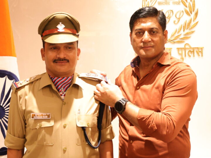 उप निरीक्षक पद से निरीक्षक नागरिक पुलिस के पद पर पदोन्नत अधिकारी के सम्मान में किया गया पिपिंग सेरेमनी का आयोजन, एसएसपी देहरादून ने उप निरीक्षक पद से निरीक्षक नागरिक पुलिस के पद पर पदोन्नत पुलिस अधिकारी को पदोन्नति पद के अलंकरण से किया अलंकृत