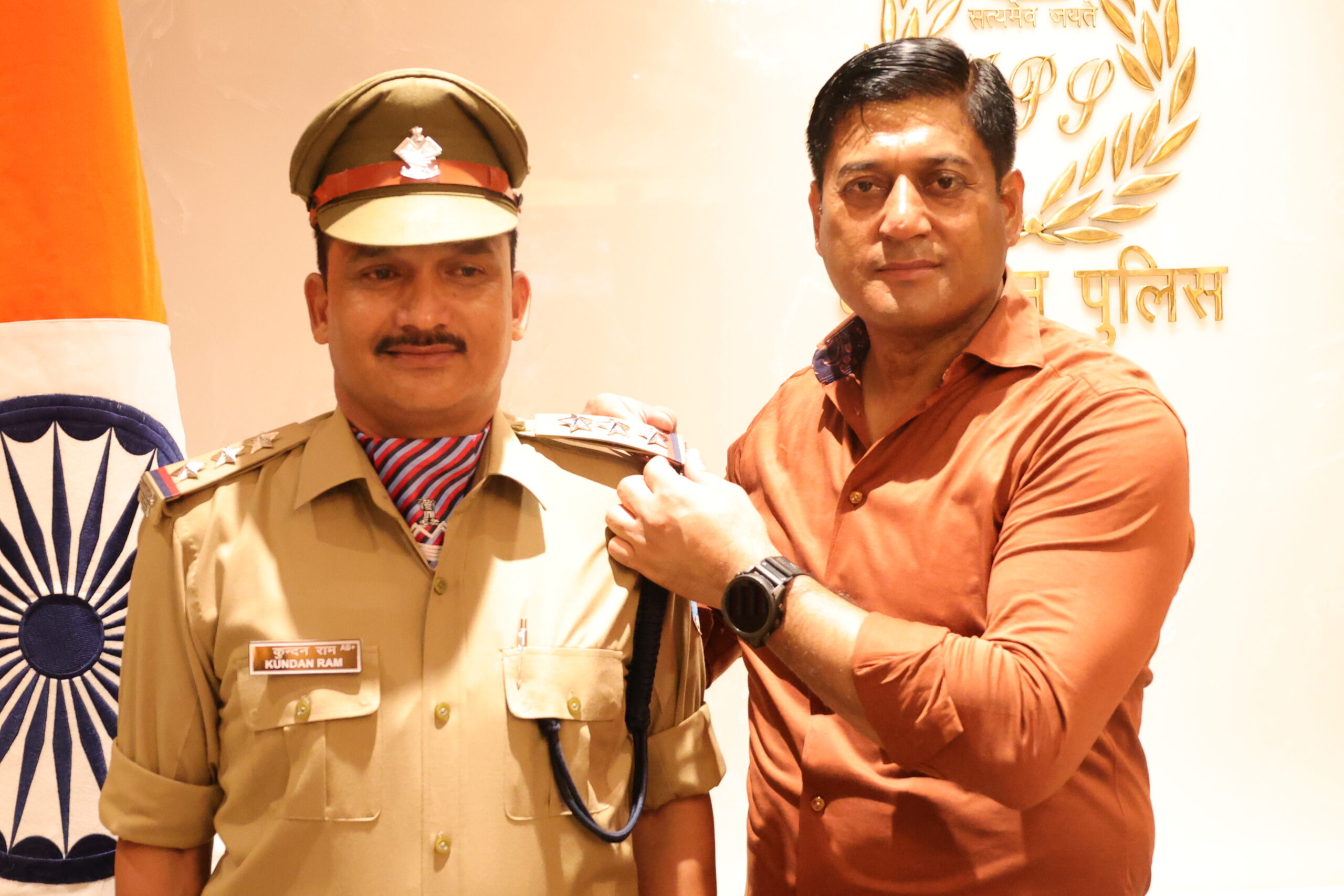 उप निरीक्षक पद से निरीक्षक नागरिक पुलिस के पद पर पदोन्नत अधिकारी के सम्मान में किया गया पिपिंग सेरेमनी का आयोजन, एसएसपी देहरादून ने उप निरीक्षक पद से निरीक्षक नागरिक पुलिस के पद पर पदोन्नत पुलिस अधिकारी को पदोन्नति पद के अलंकरण से किया अलंकृत