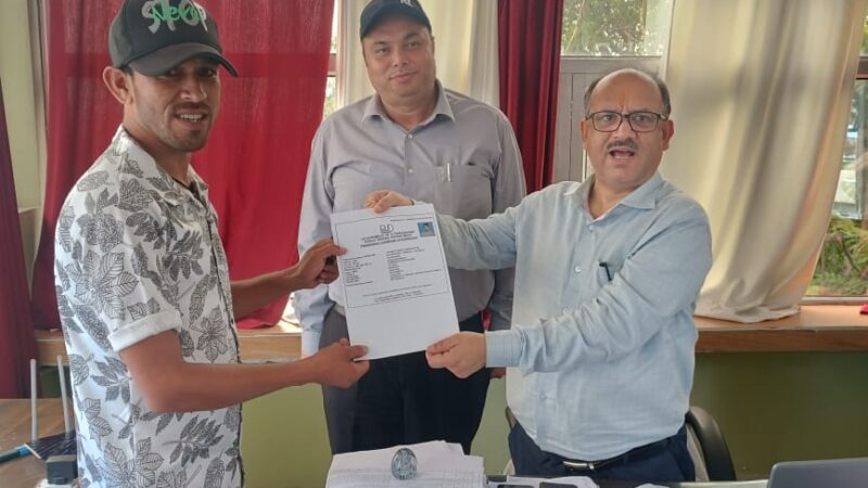 मुख्यमंत्री के निर्देश पर चार दिन से लंबित ठेकेदारी पंजीकरण का हुआ तत्काल समाधान, ’‘मुख्यमंत्री के निर्देश पर विभाग ने पूरी की प्रक्रिया, शिविर में सौंपा पंजीकरण प्रमाण-पत्र