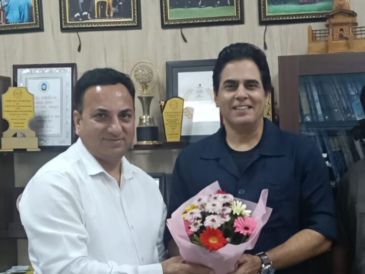 फिल्म अभिनेता अमन वर्मा ने की फिल्म विकास परिषद के नोडल अधिकारी से भेंट