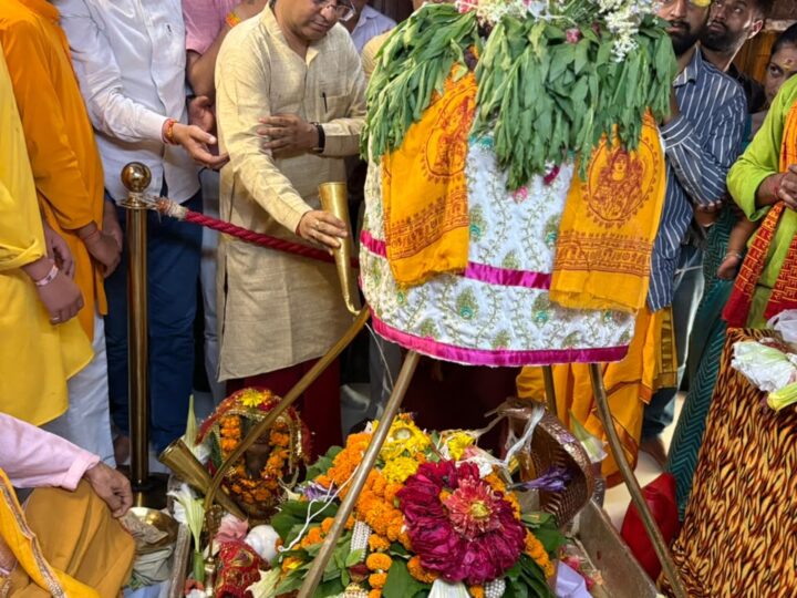 उत्तरकाशी में मुख्यमंत्री धामी के मुख्य सेवक के रूप में पाँच वर्ष पूर्ण होने के अवसर पर श्री काशी विश्वनाथ मंदिर में विशेष पूजा-अर्चना