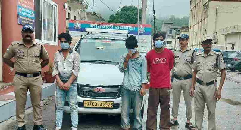 रायवाला क्षेत्र में हुई वाहन चोरी की घटना का 12 घंटे के अन्दर दून पुलिस ने किया खुलासा, 3 शातिर अभियुक्तों को किया गिरफ्तार