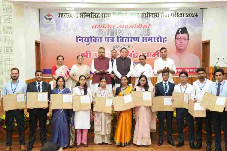 मुख्यमंत्री ने पीसीएस मुख्य परीक्षा-2024 के 182 तथा कृषि एवं कृषक कल्याण विभाग के 5 अभ्यर्थियों सहित 187 युवाओं को नियुक्ति पत्र प्रदान किए’