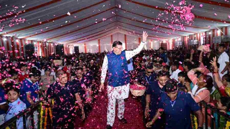 राज्यपाल एवं मुख्यमंत्री ने ‘सेवा, सुशासन एवं समर्पणः जन-जन की सरकार, जन-जन के द्वार’ सेवा पखवाड़ा कार्यक्रम का किया शुभारंभ, जनसेवा ही सरकार का मूल मंत्र, वर्ष 2035 तक विकसित एवं श्रेष्ठ उत्तराखण्ड निर्माण का लक्ष्य-मुख्यमंत्री