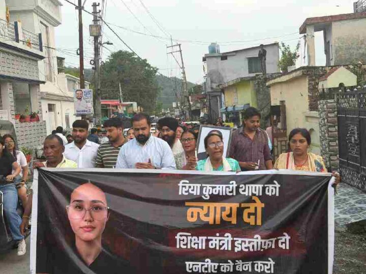 रिया थापा को न्याय दिलाने की मांग पहुंची मोथरोवाला, क्षेत्र के लोगो ने निकाला कैंडल मार्च
