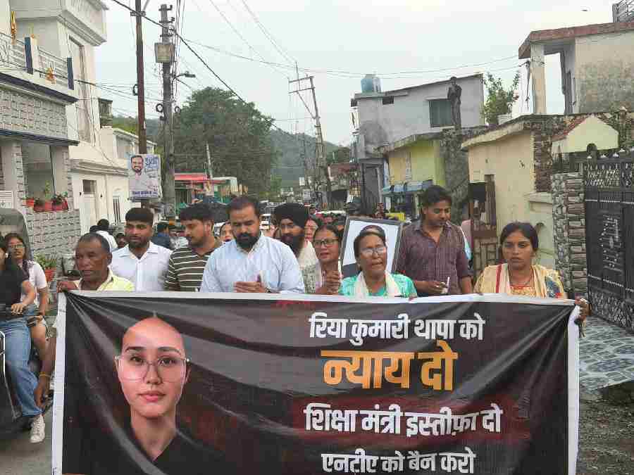 रिया थापा को न्याय दिलाने की मांग पहुंची मोथरोवाला, क्षेत्र के लोगो ने निकाला कैंडल मार्च