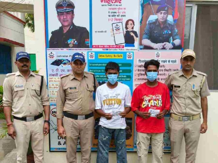 भारी मात्रा में अवैध मादक पदार्थों के साथ 3 नशा तस्करों को दून पुलिस ने किया गिरफ्तार, अभियुक्तों के कब्जे से लाखों रू0 मूल्य की अवैध स्मैक तथा गांजा हुआ बरामद