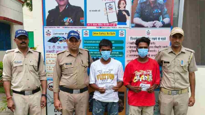भारी मात्रा में अवैध मादक पदार्थों के साथ 3 नशा तस्करों को दून पुलिस ने किया गिरफ्तार, अभियुक्तों के कब्जे से लाखों रू0 मूल्य की अवैध स्मैक तथा गांजा हुआ बरामद