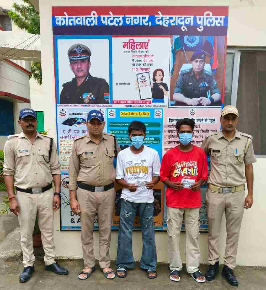 भारी मात्रा में अवैध मादक पदार्थों के साथ 3 नशा तस्करों को दून पुलिस ने किया गिरफ्तार, अभियुक्तों के कब्जे से लाखों रू0 मूल्य की अवैध स्मैक तथा गांजा हुआ बरामद
