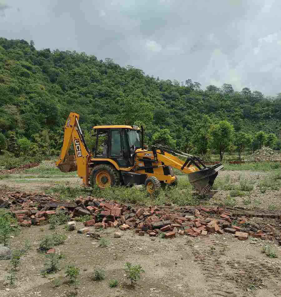 अवैध प्लॉटिंग पर चला एमडीडीए का बुलडोजर, 170 बीघा से अधिक जमीन पर बड़ी कार्रवाई, मसूरी से थानों और शिमला बाईपास तक एक्शन मोड में प्राधिकरण, नियमों का उल्लंघन करने वालों के खिलाफ कार्रवाई लगातार जारी रहेगी–बंशीधर तिवारी