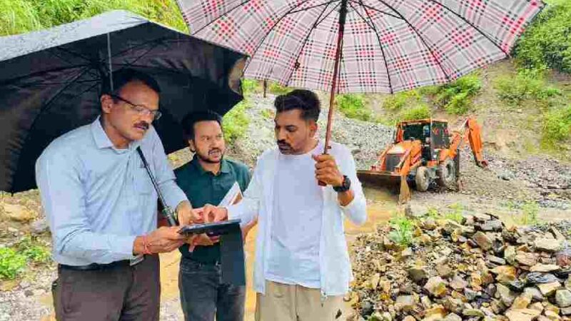 भारी बारिश के बीच ग्राउंड जीरो पर उतरे डीएम; कार्लीगाढ़, सहस्रधारा और सपेरा बस्ती का लिया जायजा, दिए सुरक्षा के सख्त निर्देश, चार जगहों पर बंद सहस्रधारा-सरोना मोटर मार्ग, दोनों तरफ से जेसीबी लगाकर तुरंत खोलने के आदेश