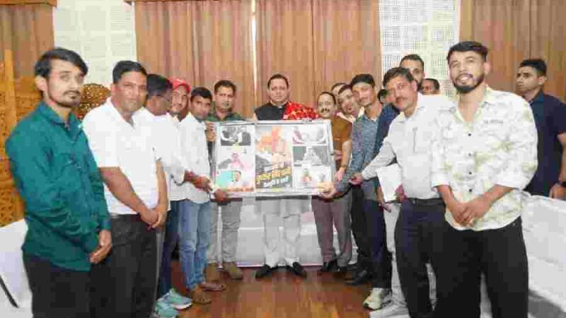 मुख्यमंत्री को मुख्य सेवक के रूप में सर्वाधिक कार्यकाल पूर्ण करने पर विभिन्न संगठनों ने दी बधाई