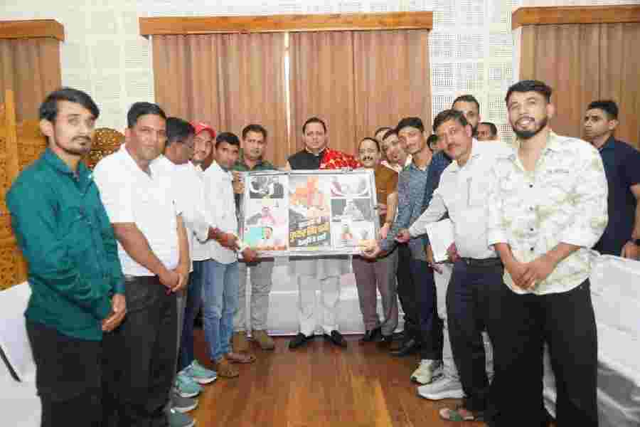 मुख्यमंत्री को मुख्य सेवक के रूप में सर्वाधिक कार्यकाल पूर्ण करने पर विभिन्न संगठनों ने दी बधाई