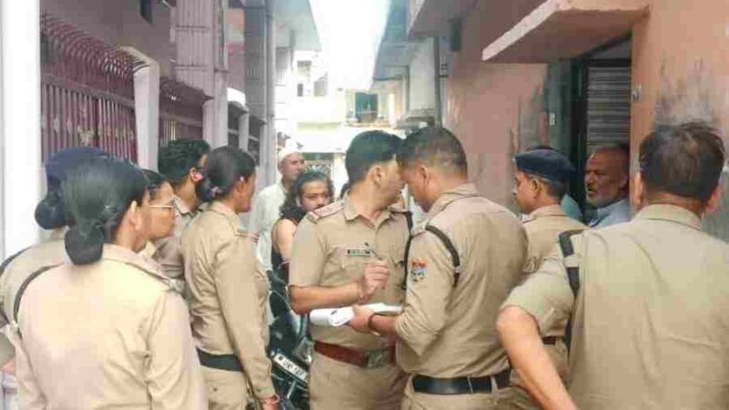अलग अलग थाना क्षेत्रों में पुलिस टीमों ने किया बाहरी व्यक्तियों का सत्यापन,1000 से अधिक बाहरी व्यक्तियों के किये सत्यापन, 28 संदिग्ध व्यक्तियों का 81 पुलिस एक्ट में किया चालान