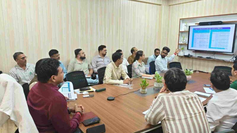 पीएम आवास योजना के कार्यों में देरी पर सचिव आवास  डॉ. आर. राजेश कुमार सख्त, धीमी प्रगति पर जताई नाराजगी, 15 अगस्त से पहले परियोजनाएं पूरी करने के निर्देश