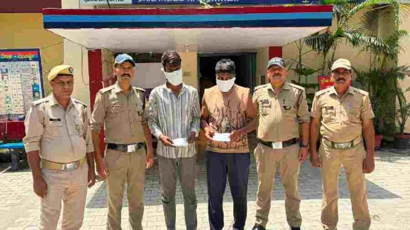 मादक पदार्थो की तस्करी में लिप्त 3 नशा तस्करों को अलग-अलग थाना क्षेत्रों से पुलिस ने किया गिरफ्तार, अभियुक्तों के कब्जे से 6 लाख रू0 मूल्य की अवैध स्मैक हुई बरामद