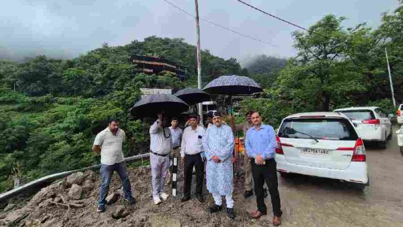 लोनिवि मंत्री महाराज ने किया मसूरी, कोल्हूखेत, पानी वाले बैंड सड़क का औचक निरीक्षण, अधिकारियों को दिए तय समय पर निर्माण पूरे करने के निर्देश