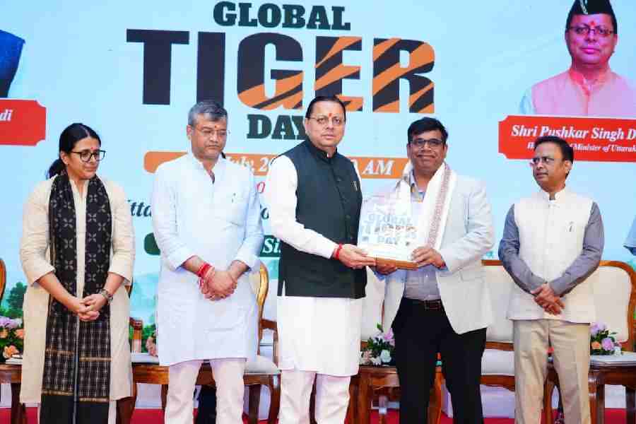 सीएम धामी ने वन्यजीव संरक्षण के क्षेत्र में उल्लेखनीय योगदान देने वालों को किया सम्मानित