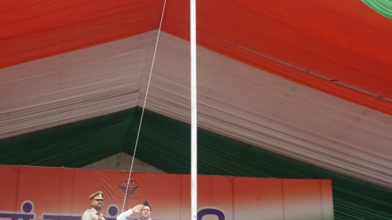 स्वतंत्रता दिवस पर मुख्यमंत्री धामी ने परेड ग्राउंड में किया ध्वजारोहण, वीर बलिदानियों एवं स्वतंत्रता संग्राम सेनानियों को किया नमन, प्रदेशवासियों को दी स्वतंत्रता दिवस की शुभकामनाएं
