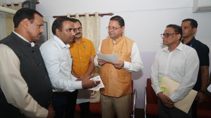 मुख्यमंत्री से विभिन्न कर्मचारी संगठनों के प्रतिनिधिमंडलों ने की भेंट