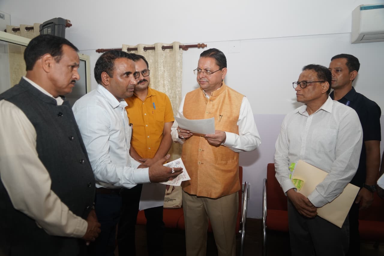 मुख्यमंत्री से विभिन्न कर्मचारी संगठनों के प्रतिनिधिमंडलों ने की भेंट