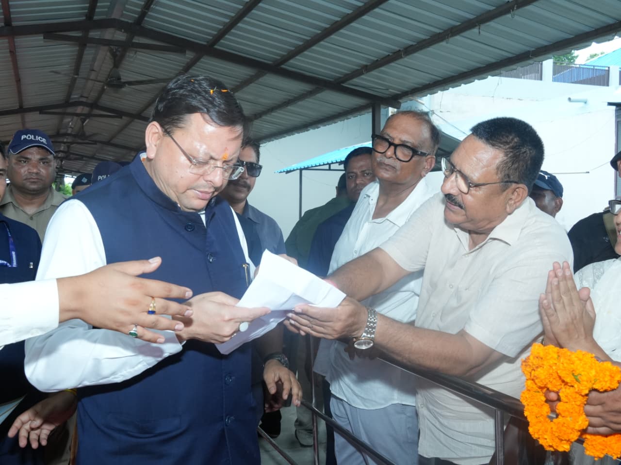 मुख्यमंत्री पुष्कर सिंह धामी ने सुनीं जनसमस्याएं, अधिकारियों को त्वरित समाधान के दिए निर्देश