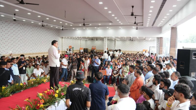 ड्रग फ्री उत्तराखंड’ से ‘विकसित भारत 2047’ तक के विषय पर बनबसा में मुख्यमंत्री का युवाओं से संवाद पारदर्शिता और निष्ठा ही युवाओं के उज्ज्वल भविष्य की कुंजी–सीएम