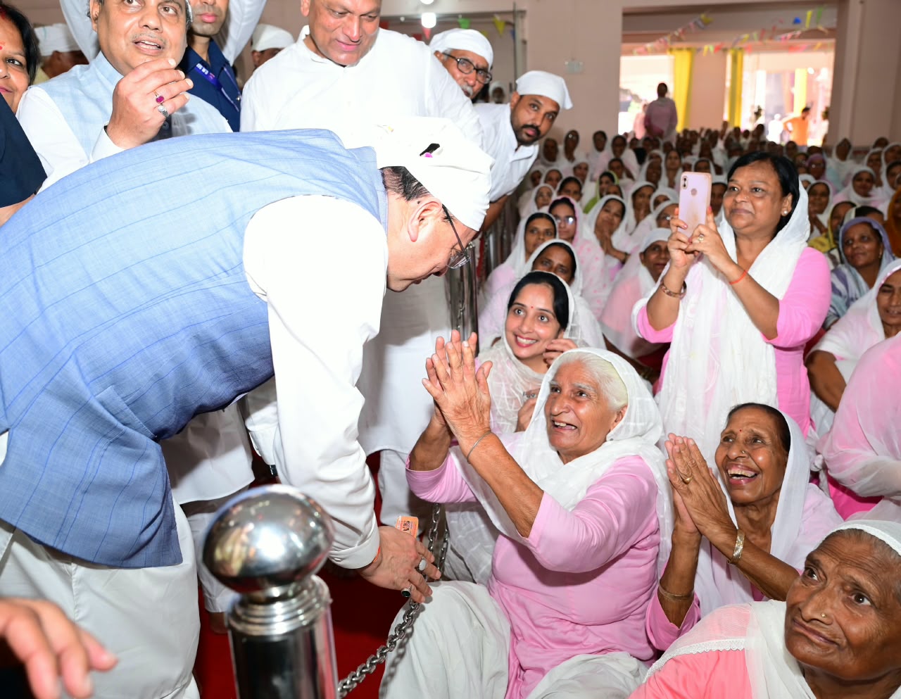 सीएम धामी ने श्री ब्रह्म निवास आश्रम, सप्तसरोवर रोड,भूपतवाला में पूज्य सतगुरु लाल दास महाराज के 51वाँ निर्वाण दिवस के अवसर पर आयोजित कार्यक्रम में किया प्रतिभाग