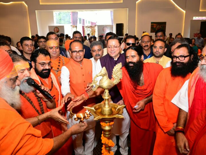 हरिद्वार में संत समागम में ‘एक राष्ट्र-एक चुनाव’ पर संवाद में केंद्रीय मंत्री शिवराज सिंह चौहान और मुख्यमंत्री धामी ने की सहभागिता, केंद्रीय मंत्री शिवराज सिंह चौहान का संदेश: बार-बार चुनाव विकास में बाधक