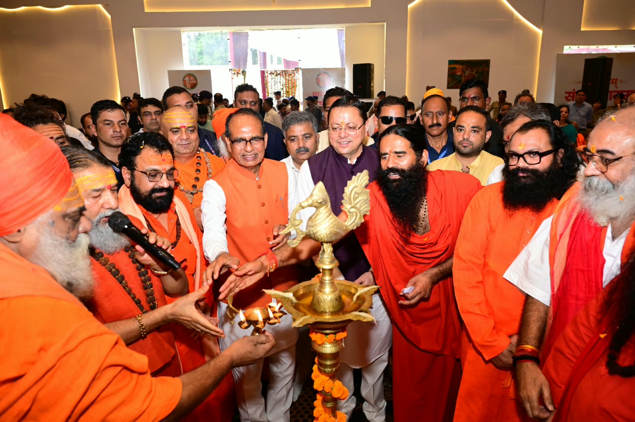 हरिद्वार में संत समागम में ‘एक राष्ट्र-एक चुनाव’ पर संवाद में केंद्रीय मंत्री शिवराज सिंह चौहान और मुख्यमंत्री धामी ने की सहभागिता, केंद्रीय मंत्री शिवराज सिंह चौहान का संदेश: बार-बार चुनाव विकास में बाधक