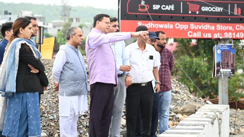 मुख्यमंत्री ने नंदा की चौकी पुल के एप्रोच रोड के पुनर्निर्माण कार्य का किया निरीक्षण